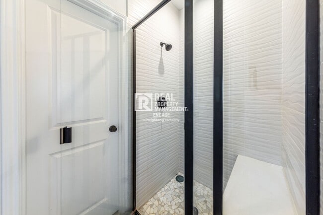 Building Photo - 2105 Bonavista Wy