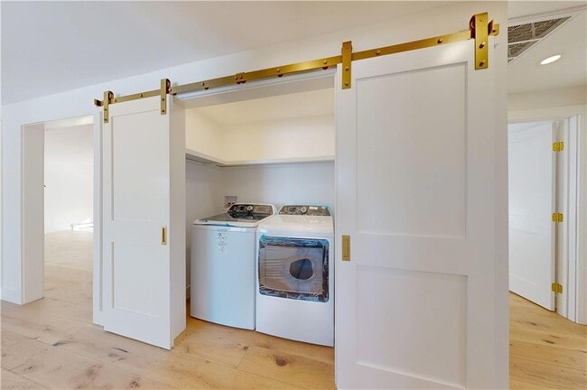 Building Photo - 3211 Main Rd