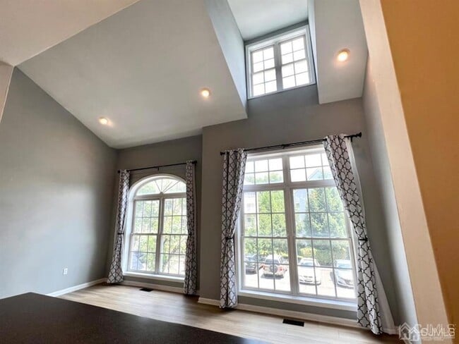 Building Photo - 504 Donato Cir