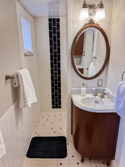 Building Photo - 835 Ouray Ave