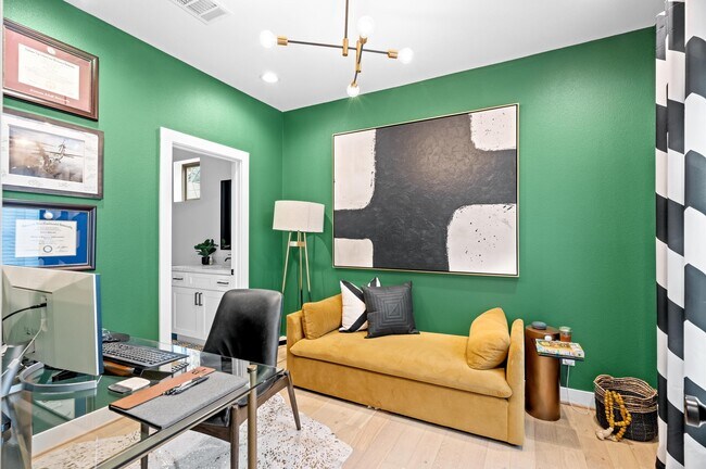 Building Photo - 2717 Drew St