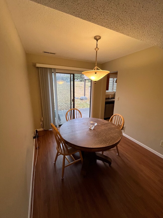 Building Photo - 429 W Eagle Lake Dr