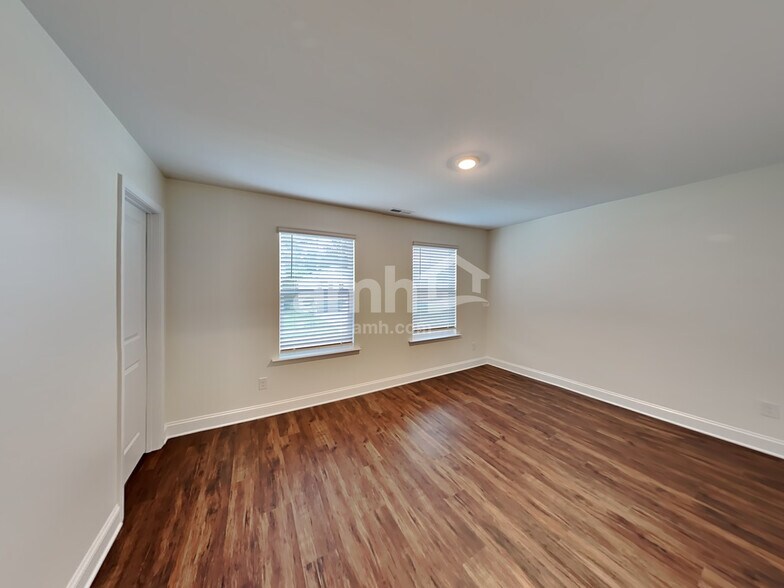 Building Photo - 11105 Hazel Gdns Dr