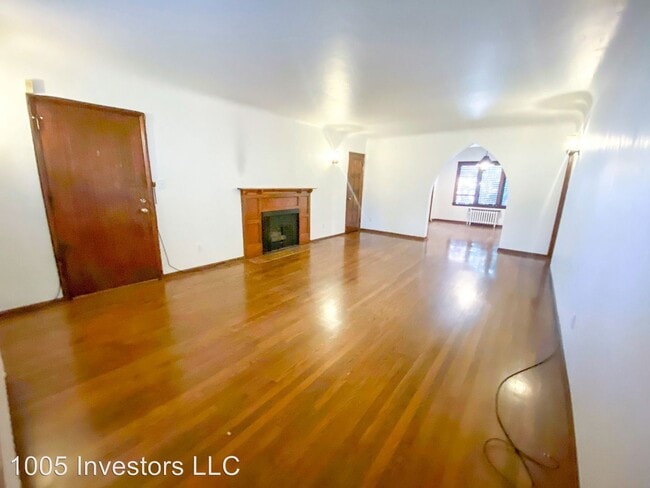 Building Photo - 1005 E Roy St