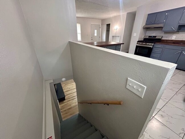 Building Photo - 5148 Fullerton Dr