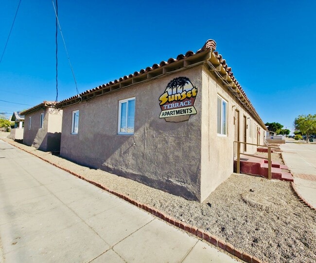 Building Photo - Cozy 1 Bedroom / 1 Bathroom Apartment Available for Lease in Yuma, AZ!
