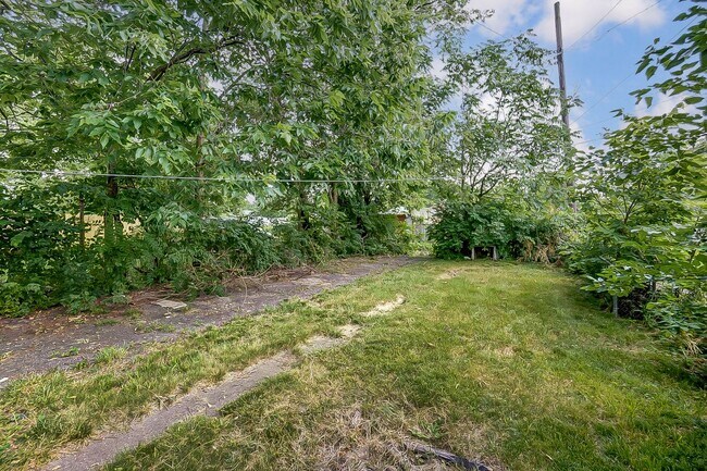 Building Photo - 3 Bed In Dayton- MOVE IN SPECIAL! Third Month Free!