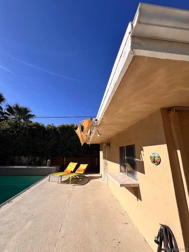 Primary Photo - 1225 E Buena Vista Dr