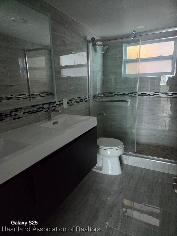 Building Photo - 2131 Lakeview Dr