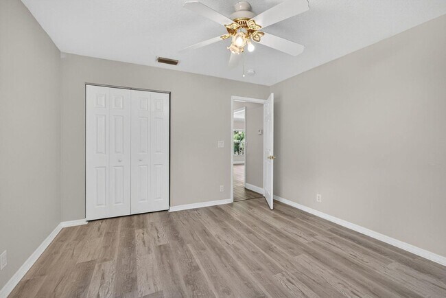 Building Photo - 16971 Mayfair Dr E