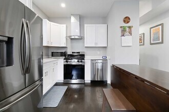 Building Photo - 18 Albion St