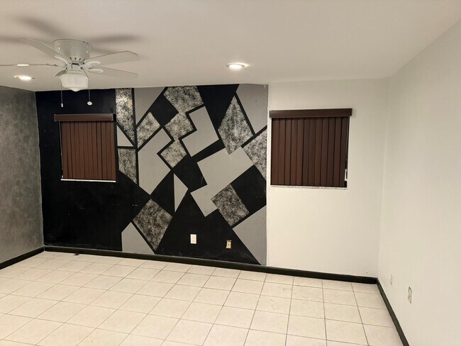 Building Photo - 429 NW 15th Ave