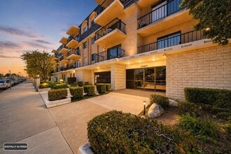Building Photo - 12400 Montecito Rd