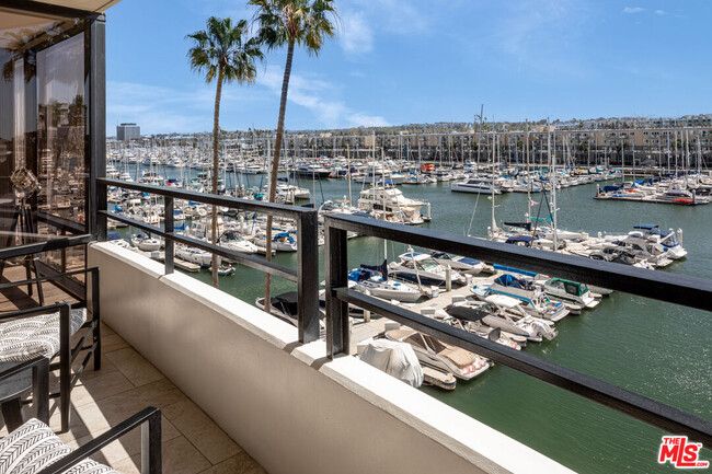 Building Photo - 4267 Marina City Dr