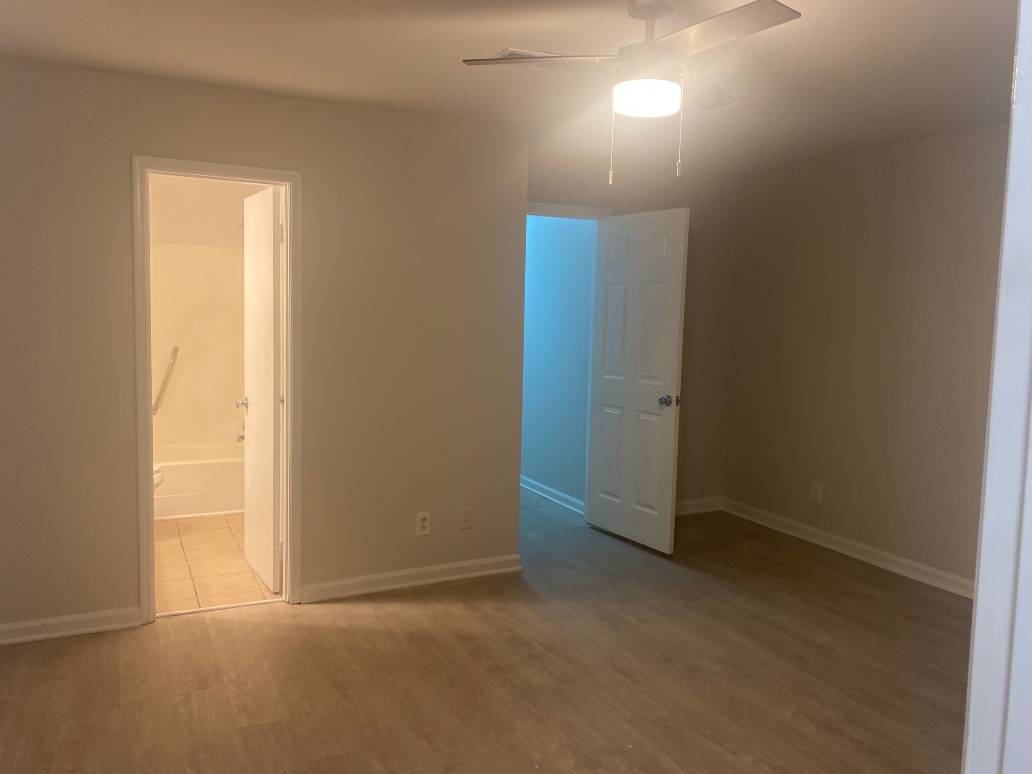 Building Photo - Room in Townhome on Baker Ct