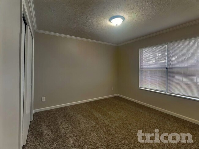 Building Photo - 25 Suncrest Dr