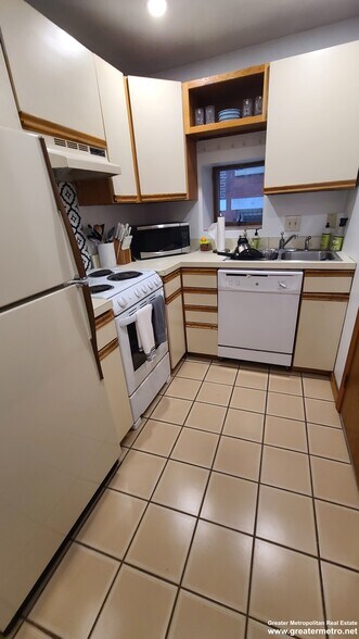 Building Photo - 183 Endicott St