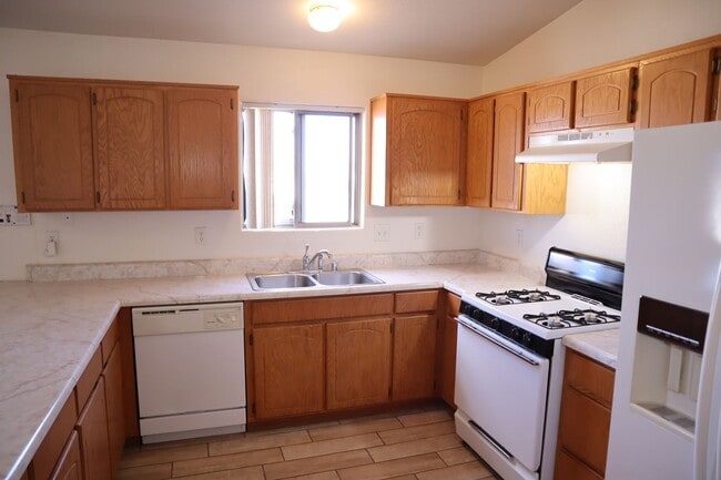 Building Photo - Hear The Songbirds Sing!