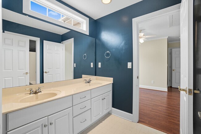 Building Photo - 11221 Grahamwood Pl