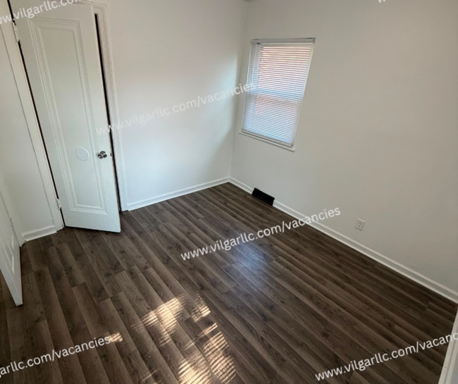 Building Photo - Newly Renovated 3- Bedrooms,  1-Bathroom Home