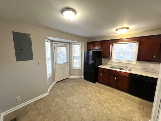 Building Photo - 2404 N Ford St