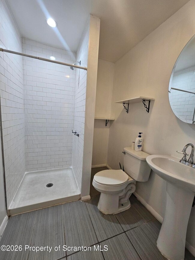 Building Photo - 423 E Lackawanna Ave