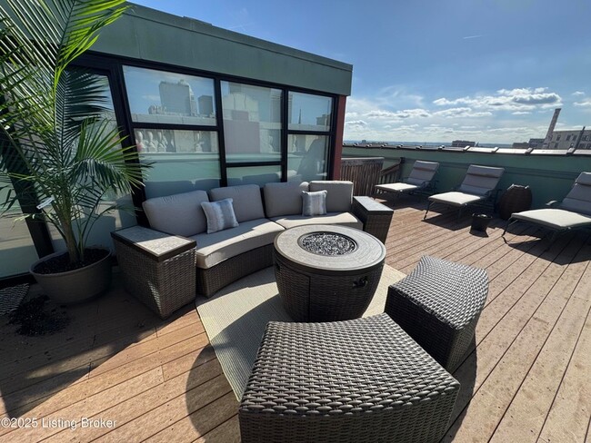 Building Photo - 604 S 3rd St