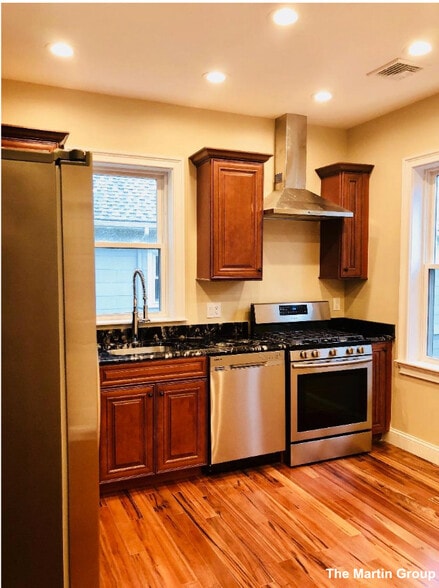 Building Photo - 136 Inman St