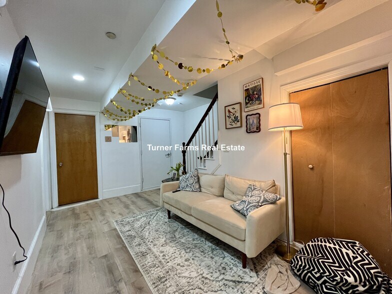 Building Photo - 64 Louis Prang St