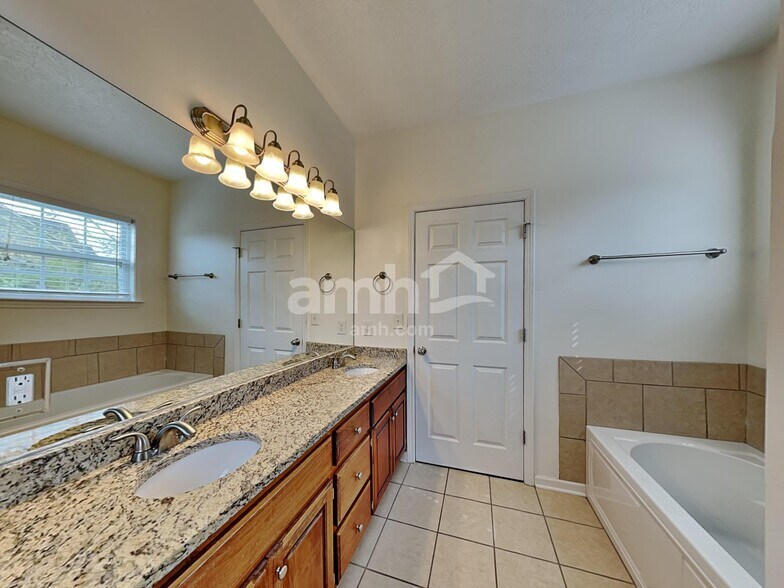 Building Photo - 177 Stanley Dr