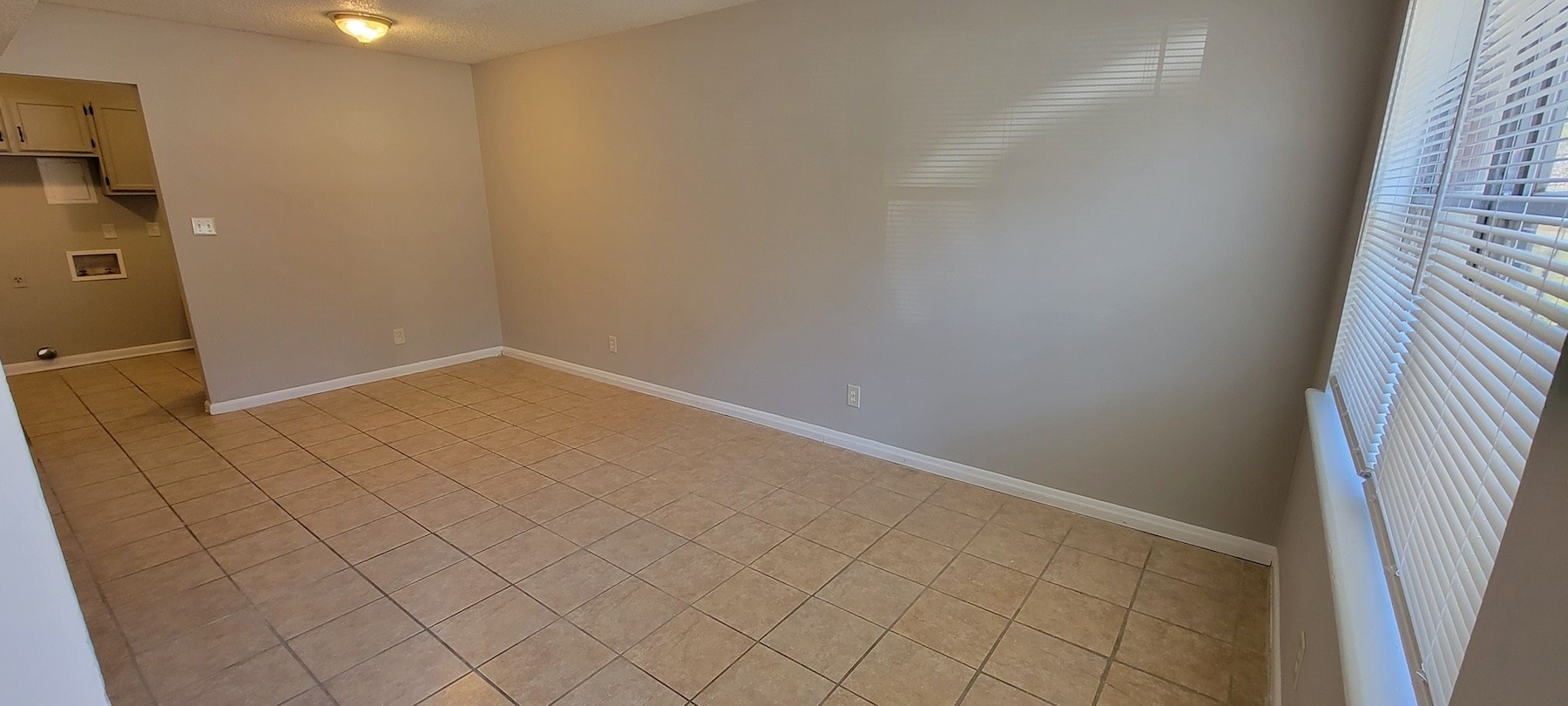 Building Photo - 3923 Overland Hts