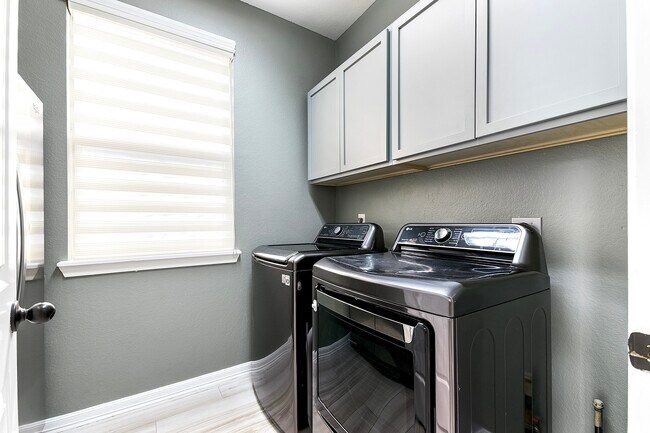 Building Photo - 29022 Pinnacle Ridge Dr