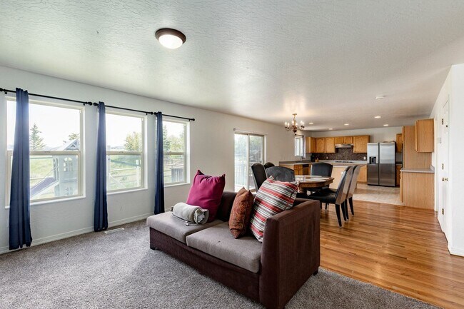 Building Photo - Move in by August 15 and receive $500 off your first month's rent!