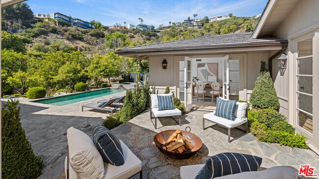 Building Photo - 1330 N Wetherly Dr