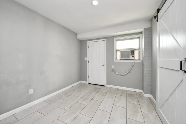 Building Photo - 7919 Brays St