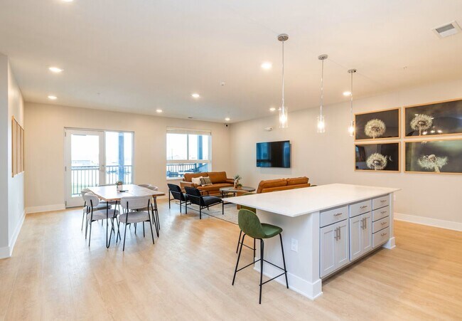 Building Photo - Vervain 1 Bedroom + Den A