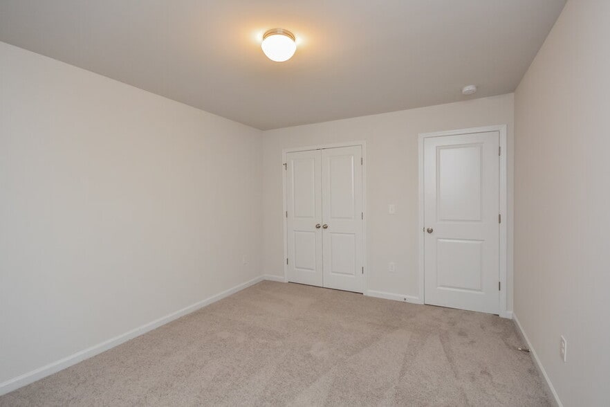 Building Photo - 621 Moorings Ave