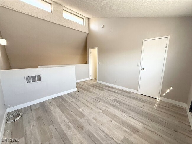 Building Photo - 5187 Garden Ln