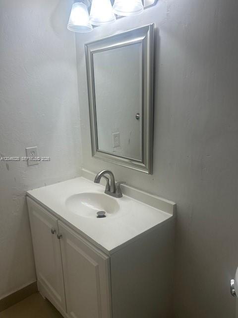 Building Photo - 10395 N Kendall Dr