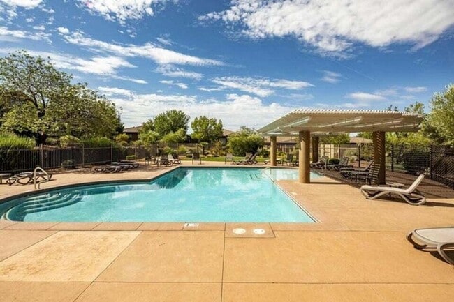 Building Photo - PRICE JUST REDUCED! Highly Desirable Lakota Ridge!