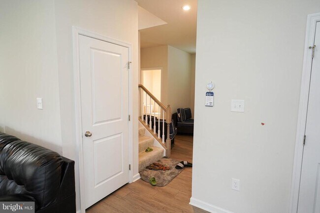 Building Photo - 9305 Mulligan Way