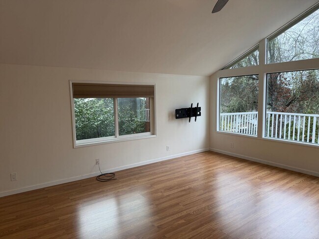 Building Photo - Beautiful 4 bedroom, 3 bathroom home in Eugene!