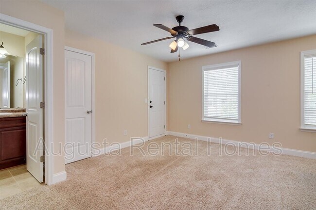 Building Photo - 141 Village Run