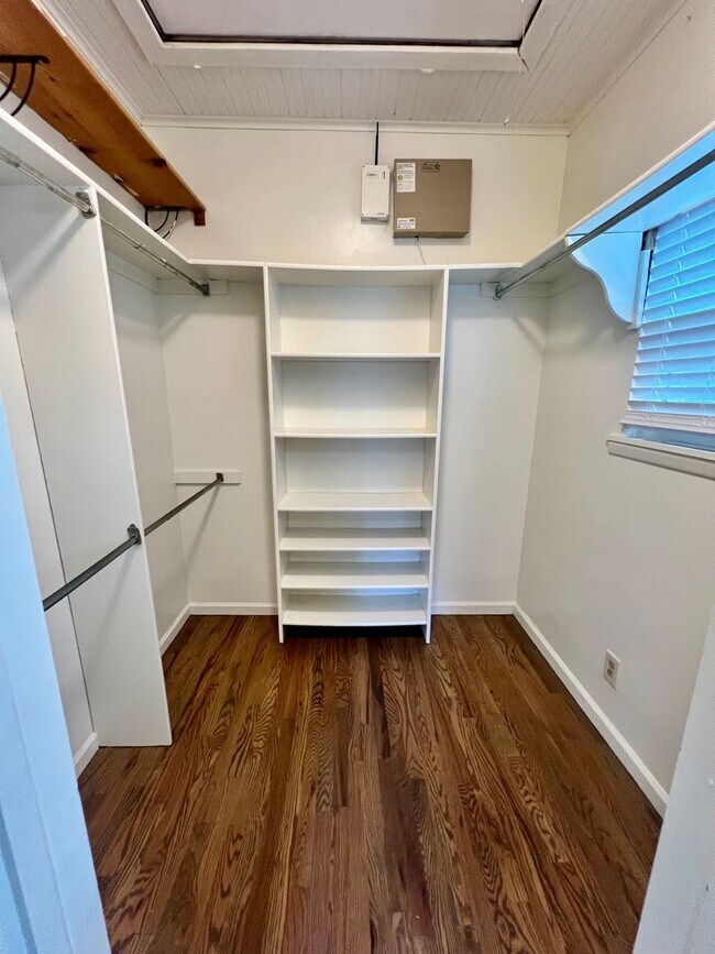 Building Photo - Updated Brookside Bungalow!