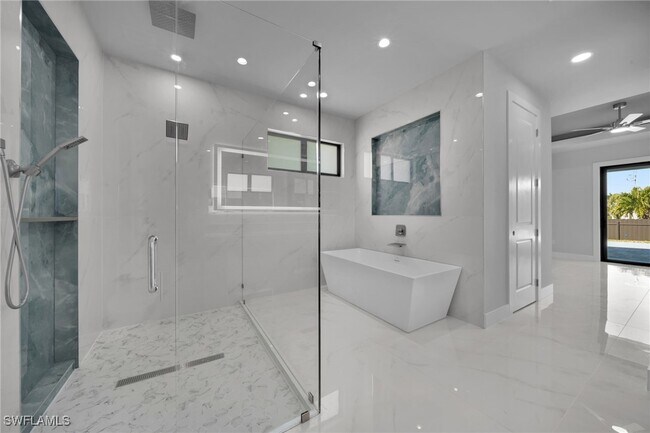 Building Photo - 436 NW 38th Ave