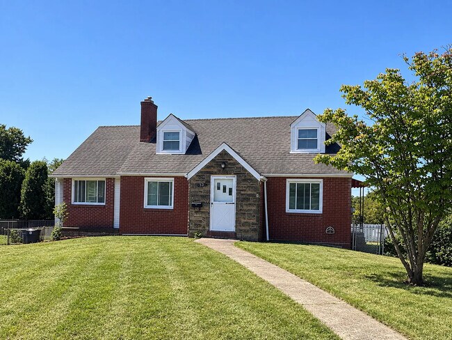 Building Photo - 52 Macek Dr