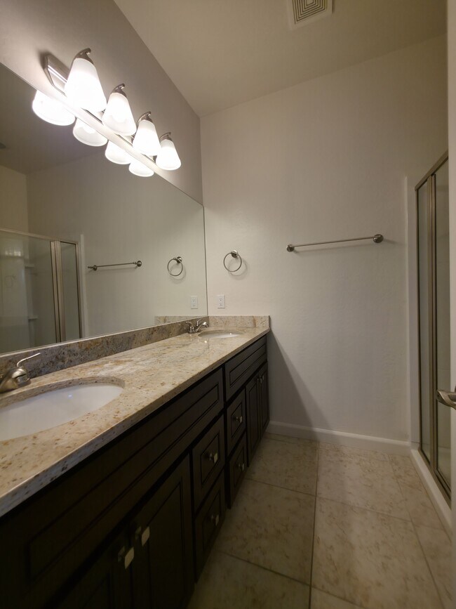 Building Photo - 2489 W Cripple Creek Dr