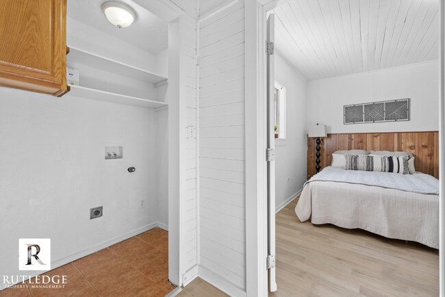 Building Photo - 454 Rogue River Hwy