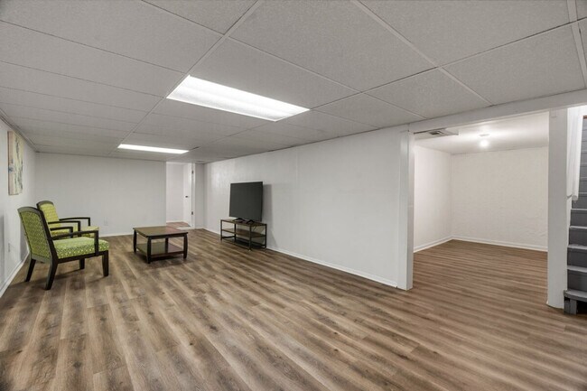 Building Photo - 11814 Flushing Dr