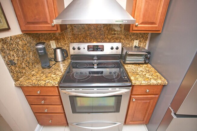 Building Photo - 1009 N Ocean Blvd